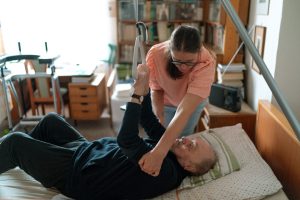 FORMATION Manutention des PMR : adoptez les bonnes techniques de transfert, préservez la sécurité des personnes et limitez les risques physiques